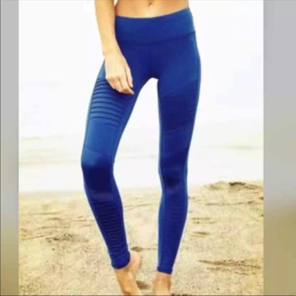 Victoria’s Secret knockout leggings